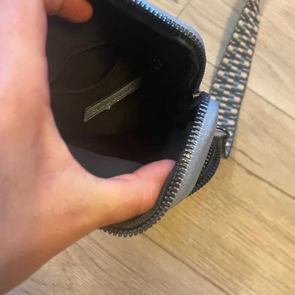 Small pocket book - Picture 2 of 3